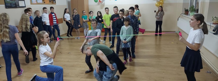 Dyskoteka integracyjna klas 4